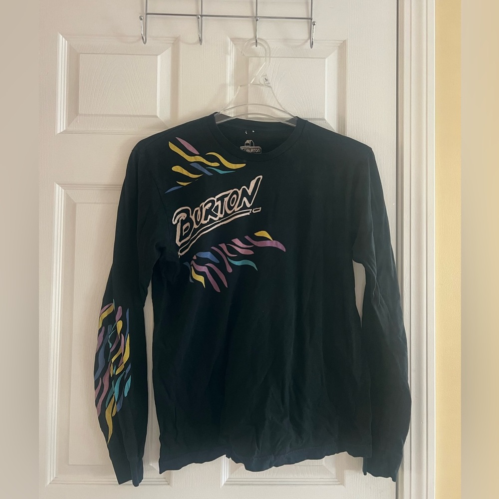 Burton long sleeve tee in size large, great condition.